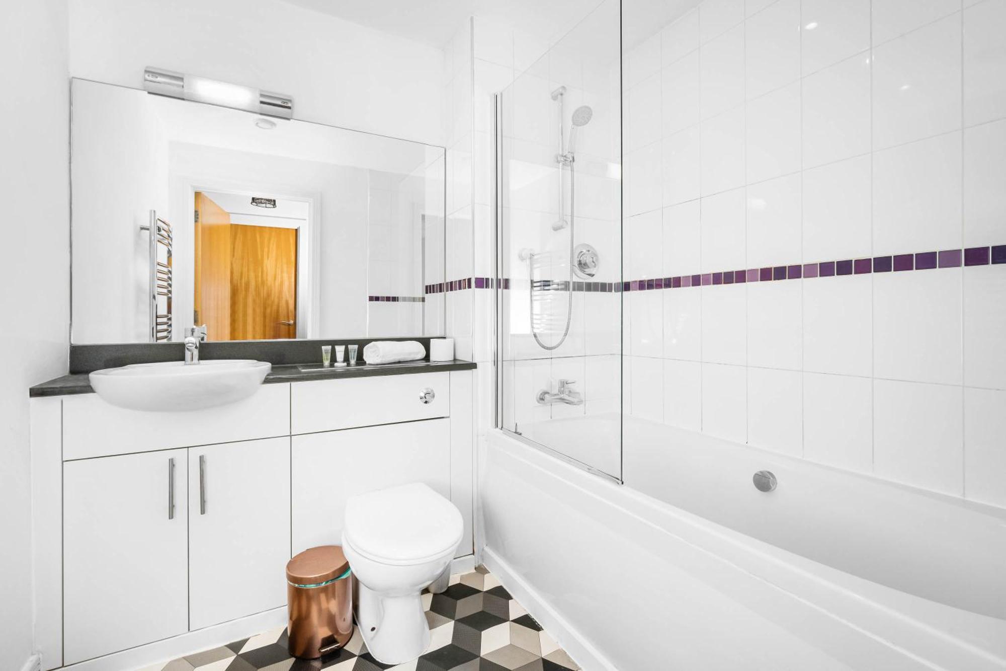 Apartment Beautiful Centre - 1 Bedroom With Secure Parking - Rated - 85cc Birmingham